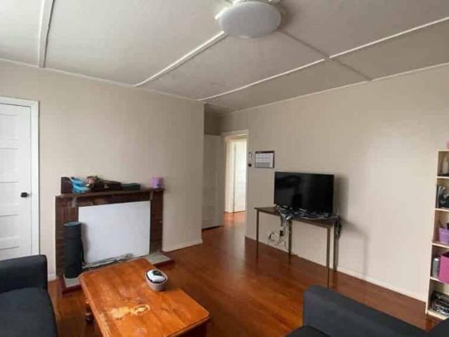 3 Bedroom Home Quiet West Side Location