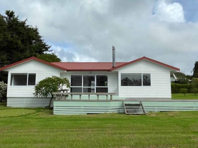 3 bedroom handy to town