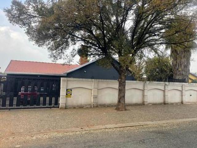 3 bedroom on the market in leondale