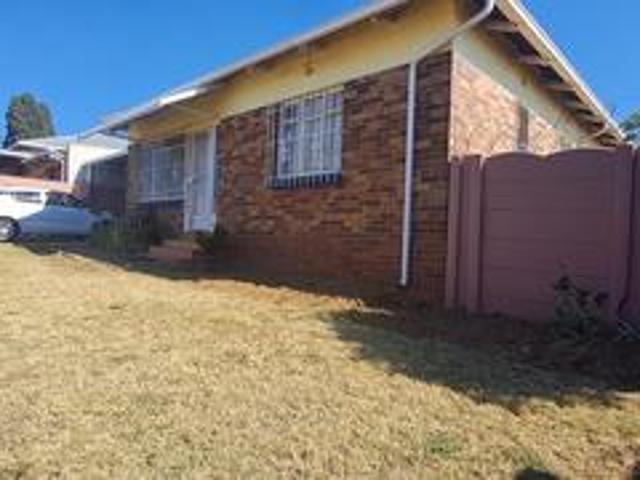 3 bedroom on the market in south hills