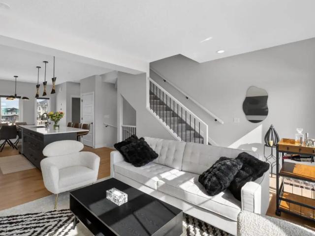 3 Bedroom Open Concept Townhouse For you to Move In