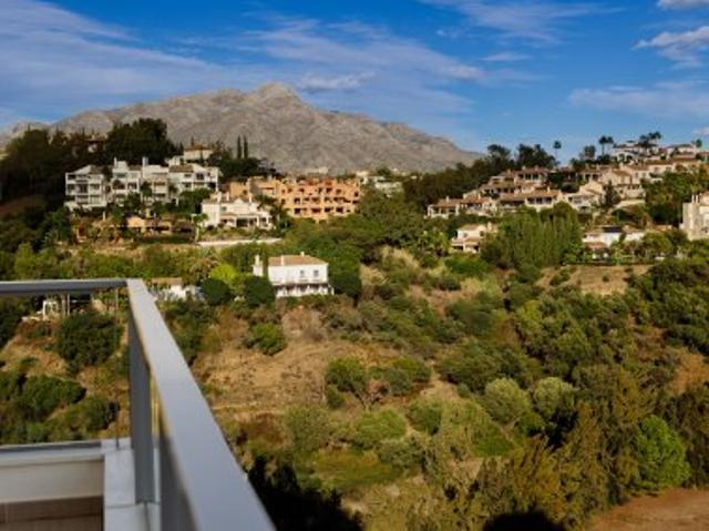 3 bedroom luxury apartment with golf views in Benahavís Costa del Sol
