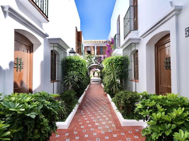 3 bedroom luxury Apartment for rent in Estepona, Spain