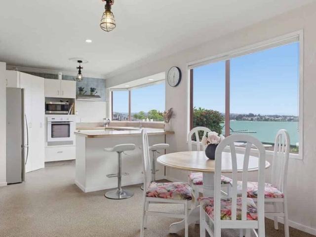 3 Bedroom North Facing Home with Beautiful Views
