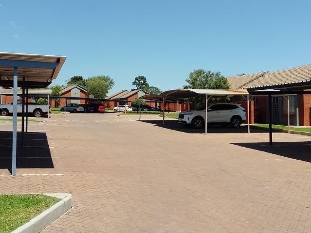 3 Bedroom Sectional Title For Sale in Monavoni