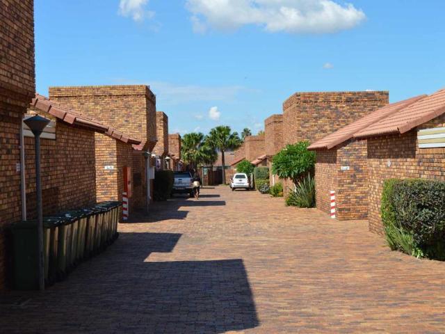 3 Bedroom Sectional Title For Sale in Brackendowns