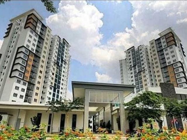 3 Bedroom Semi D Like Condo For Rent