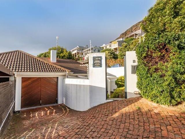 3 Bedroom semi detached to rent in Lakeside, Cape Town