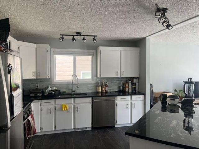 3 Bedroom Shared Living/roommate Calgary AB 97421668