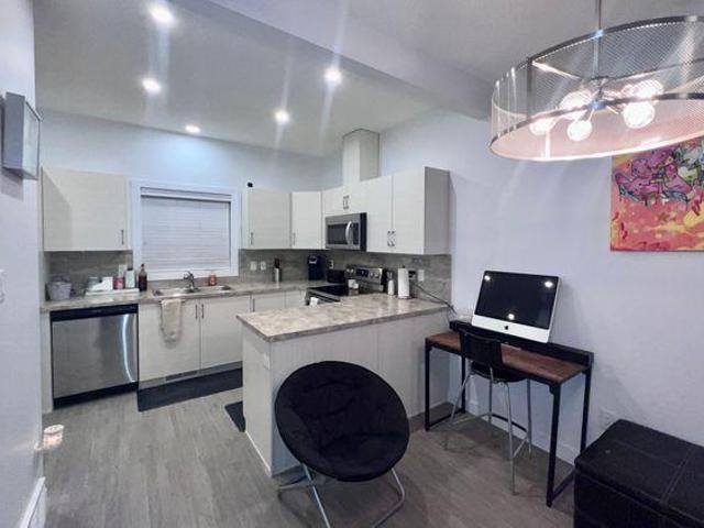 3 Bedroom Shared Living/roommate Edmonton AB 96647345