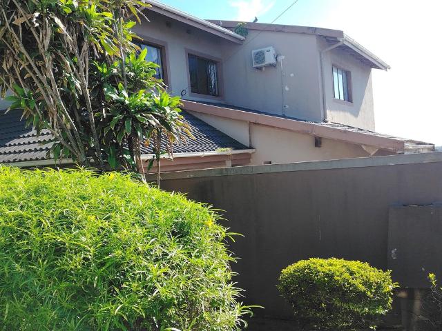 3 Bedroom Simplex To Let in Morningside