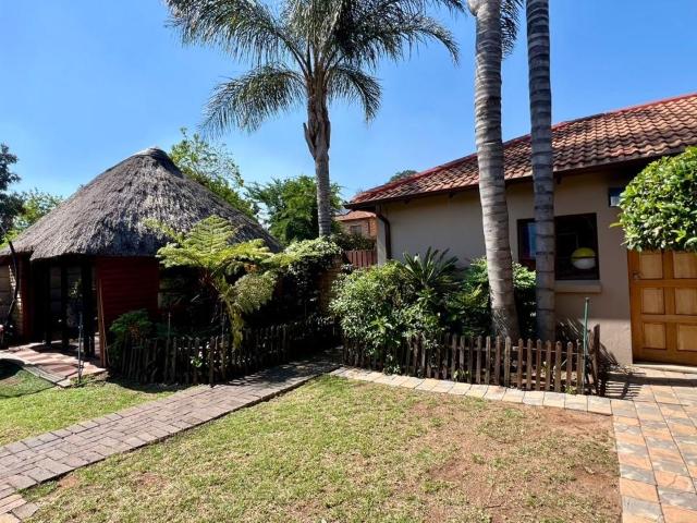 3 Bedroom Simplex To Let in Weltevreden Park
