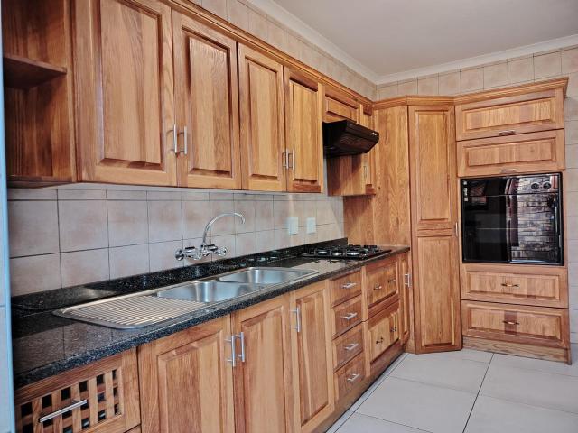3 Bedroom Simplex For Sale in Veld En Vlei