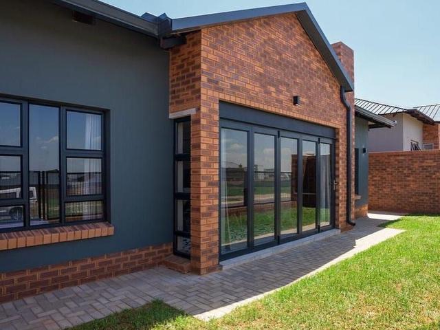 3 Bedroom Simplex For Sale in Six Fountains Residential Estate