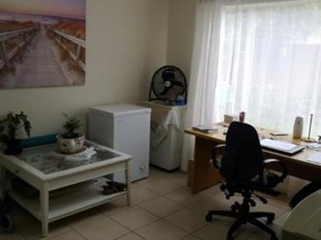 3 Bedroom Simplex in Weltevreden Park