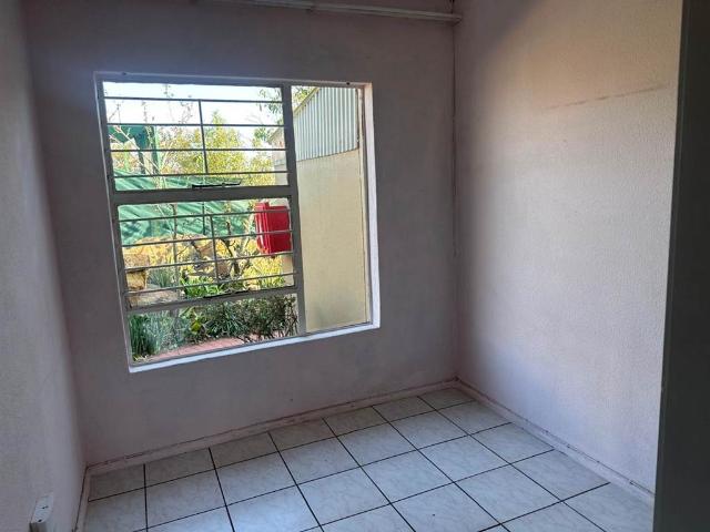 3 Bedroom Simplex in Winchester Hills