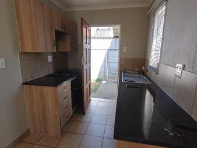 3 Bedroom Simplex in Albertsdal
