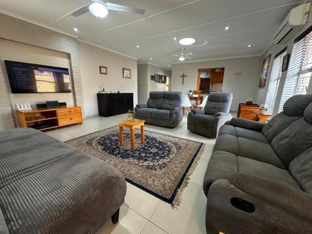 3 Bedroom Simplex in Arboretum