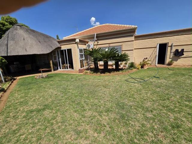 3 Bedroom Simplex in Arcon Park