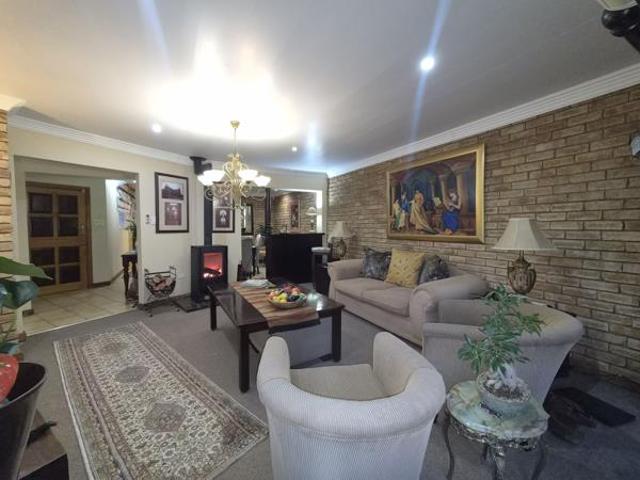 3 Bedroom Simplex in Baillie Park