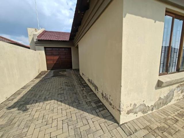 3 Bedroom Simplex in Bendor