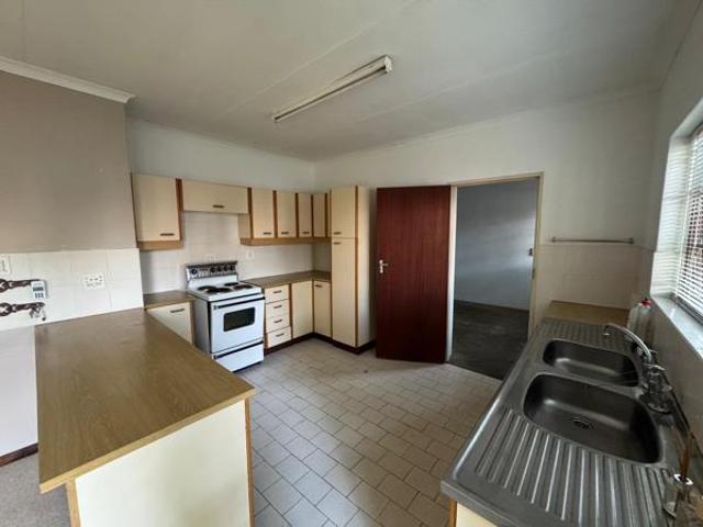 3 Bedroom Simplex in Blackridge