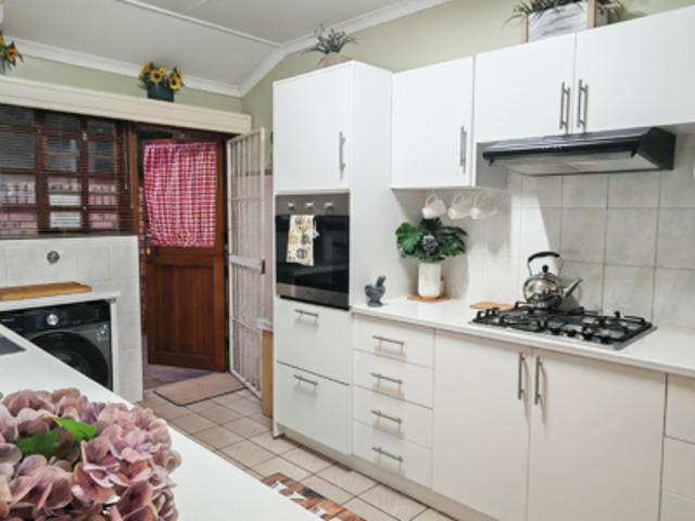 3 Bedroom Simplex in Chase Valley