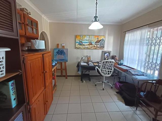 3 Bedroom Simplex in Clarendon