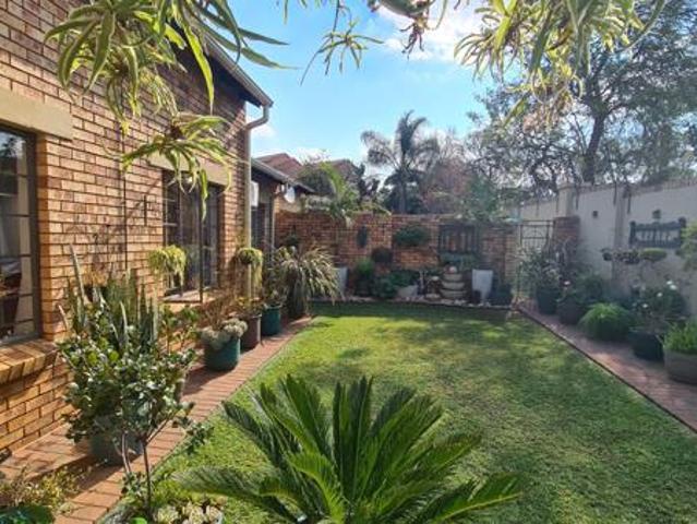 3 Bedroom Simplex in Die Hoewes
