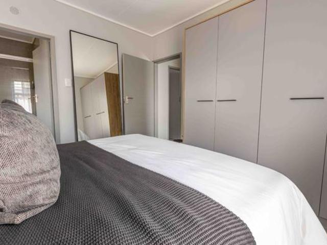 3 Bedroom Simplex in Die Hoewes