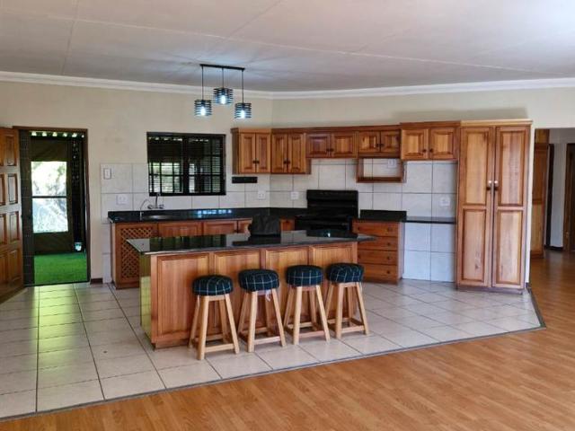 3 Bedroom Simplex in Dundee