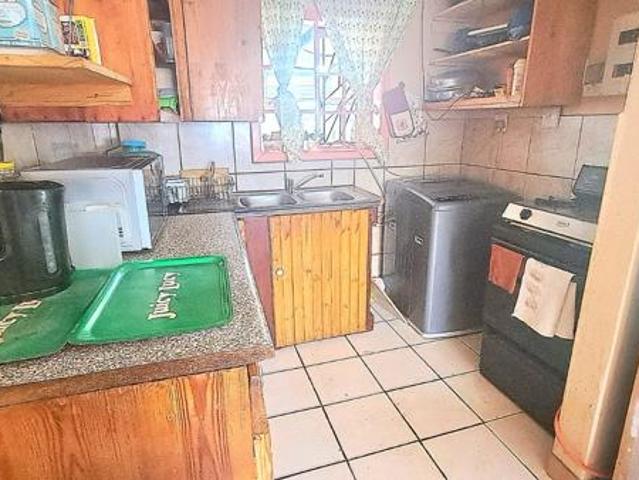 3 Bedroom Simplex in Ehrlich Park
