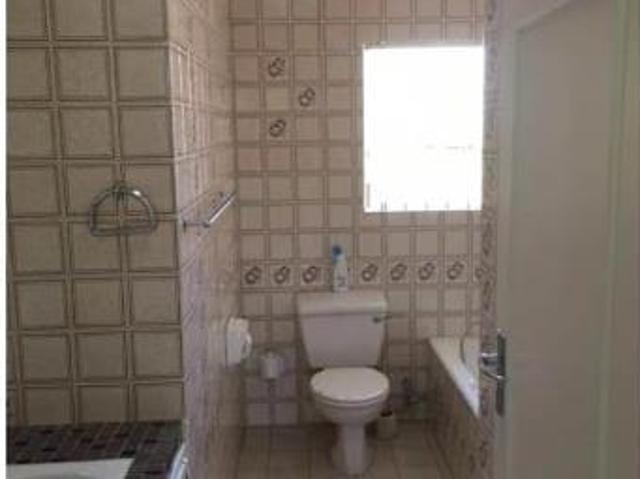 3 Bedroom Simplex in Elma Park