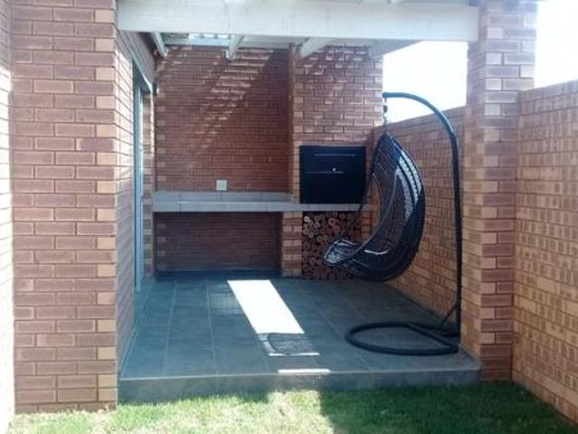 3 Bedroom Simplex in Glen Marais