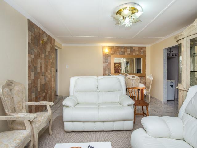 3 Bedroom Simplex in Glenwood