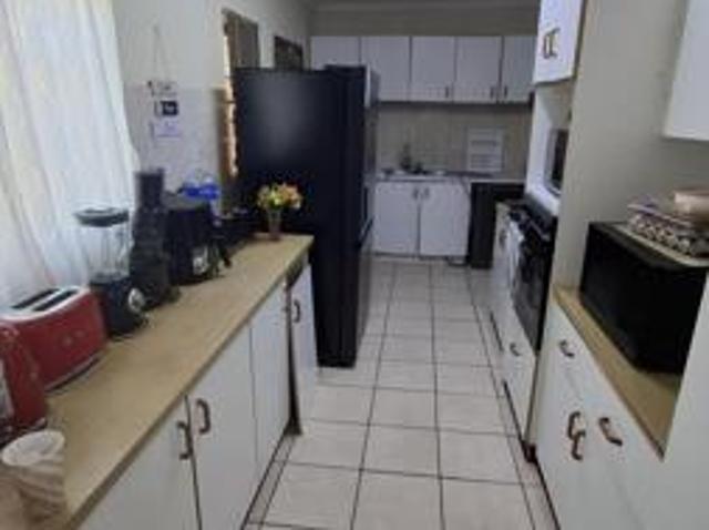 3 Bedroom Simplex in Hayfields