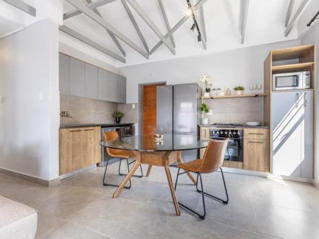 3 Bedroom Simplex in Heuwelsig Estate