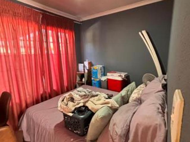 3 Bedroom Simplex in Heuwelsig Estate