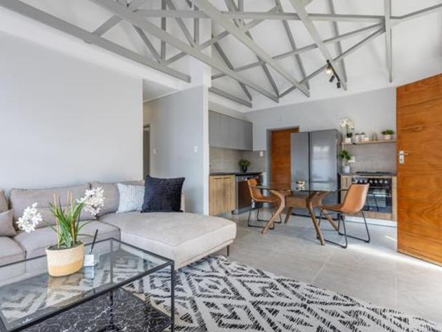 3 Bedroom Simplex in Heuwelsig Estate