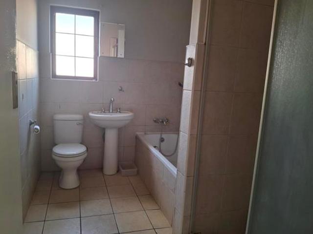 3 Bedroom Simplex in Howick West