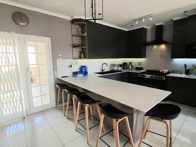 3 Bedroom Simplex in Lincoln Meade