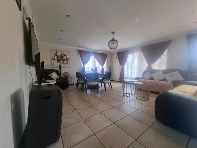 3 Bedroom Simplex in Lindhaven