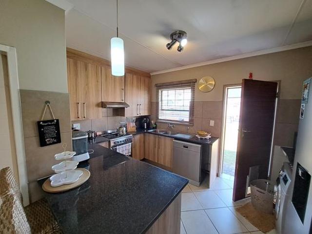 3 Bedroom Simplex in Monavoni