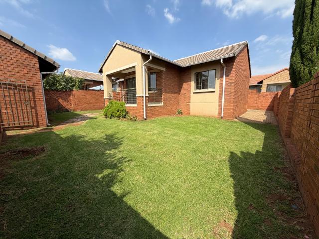 3 Bedroom Simplex in Mooikloof Ridge