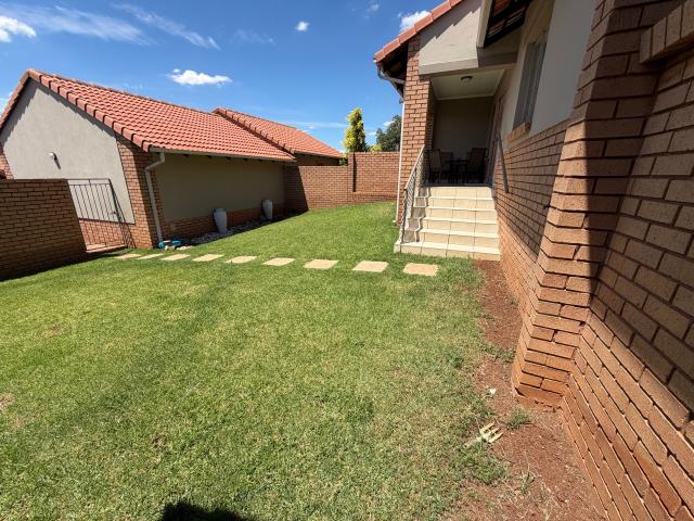 3 Bedroom Simplex in Mooikloof Ridge
