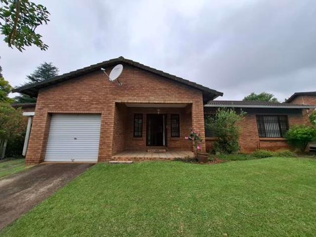 3 Bedroom Simplex in Oak Park