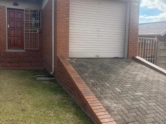 3 Bedroom Simplex in Olievenhoutbosch