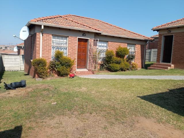 3 Bedroom Simplex in Olievenhoutbosch