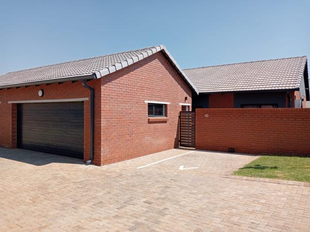 3 Bedroom Simplex in Olympus AH