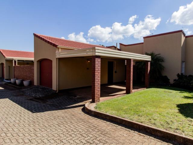 3 Bedroom Simplex in Pierre Van Ryneveld